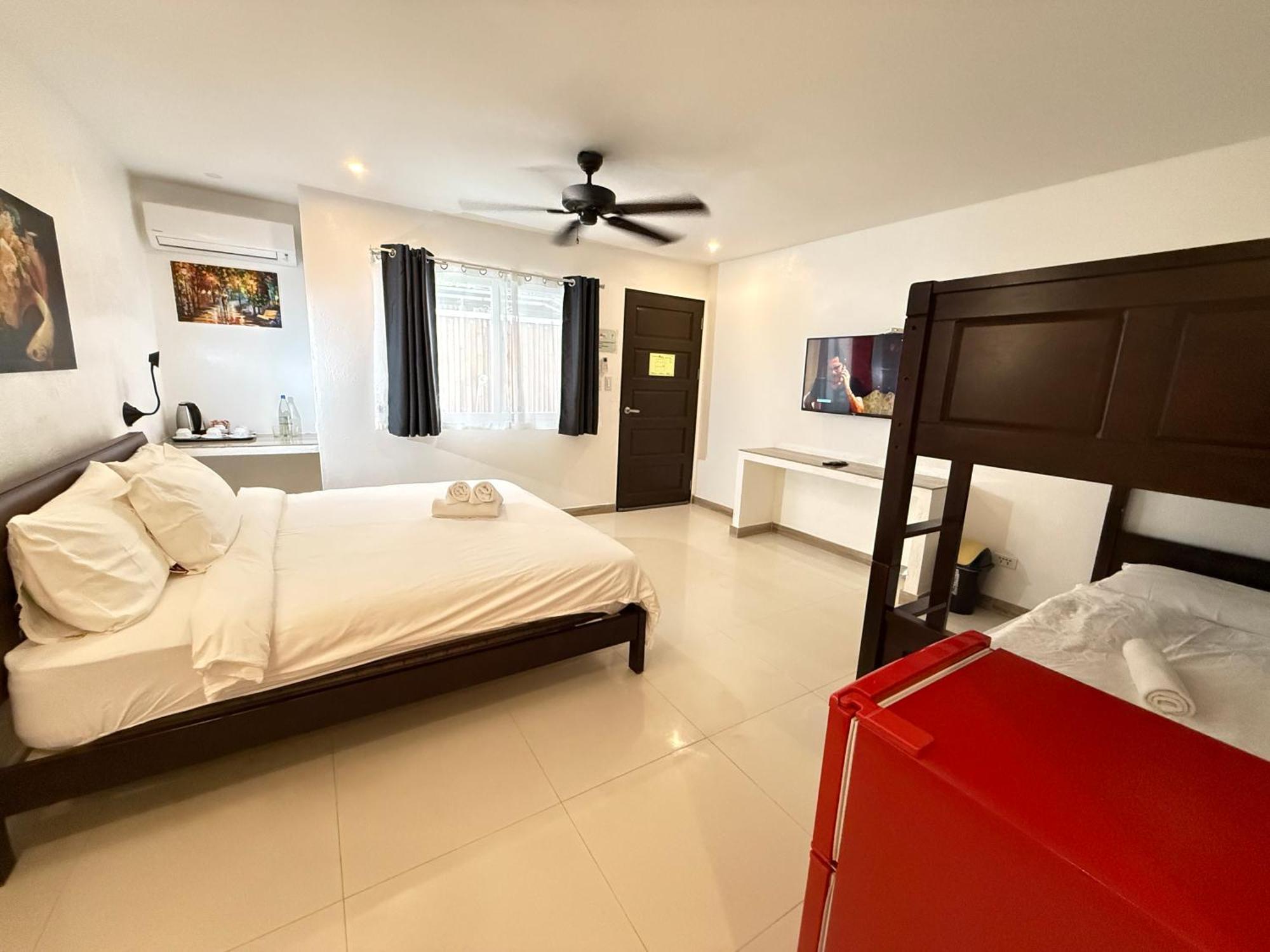 Calypso Beach And Dive Resort Manoc-Manoc Exterior foto